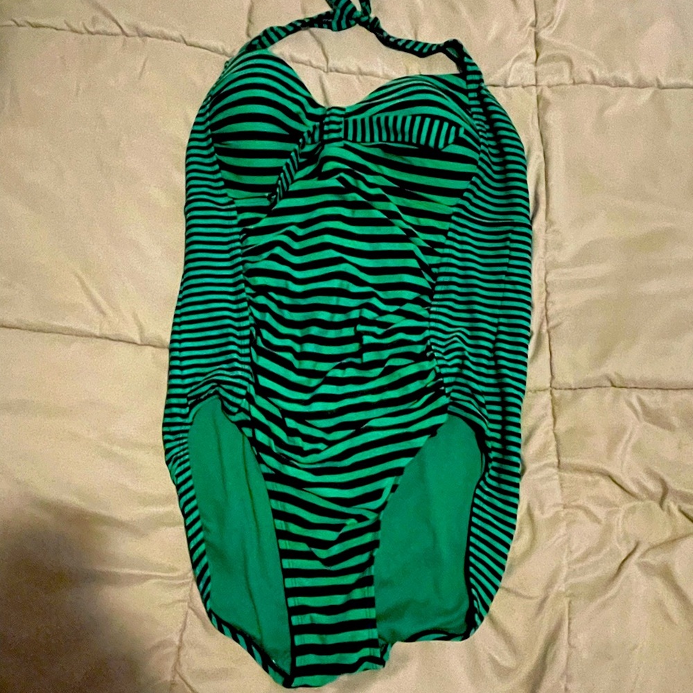 One piece, Stripped bathing suit (with tummy control)